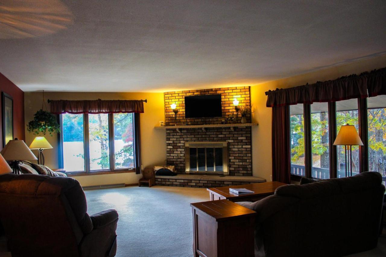 Crazy Loon Lodge Saint Germain Exterior photo