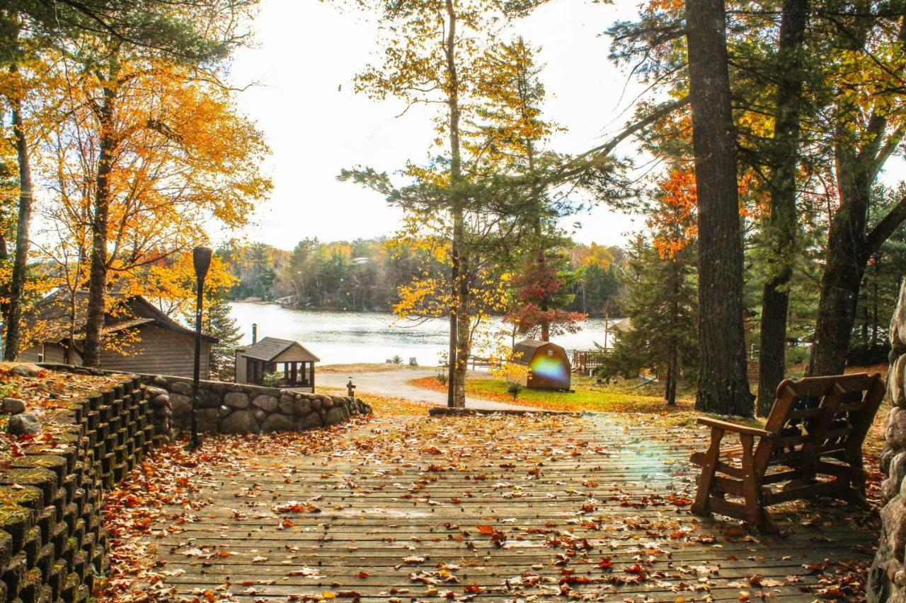 Crazy Loon Lodge Saint Germain Exterior photo